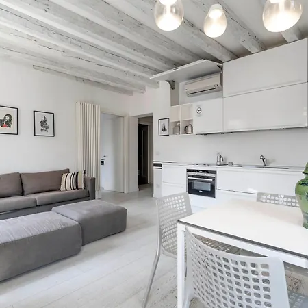 Black And White Venezia