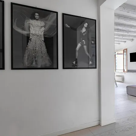 Black And White Apartment Venice