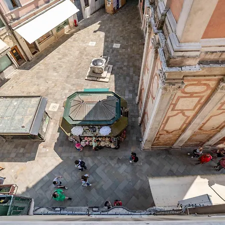 아파트 Black And White *