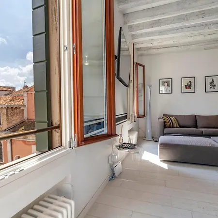 아파트 Black And White