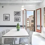 Black And White Apartman