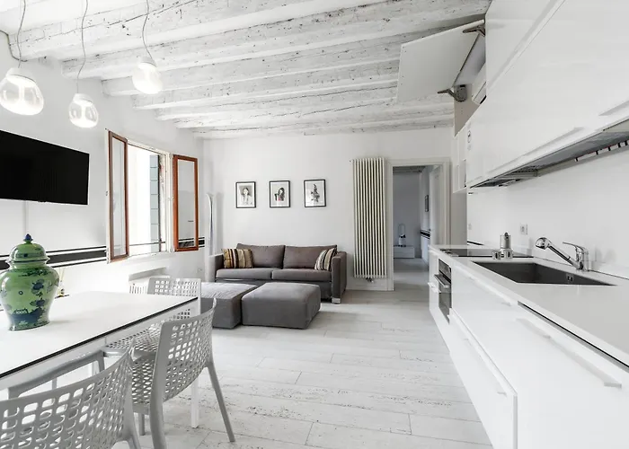 Black And White Lejlighed