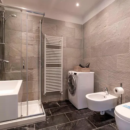 Black And White Daire *